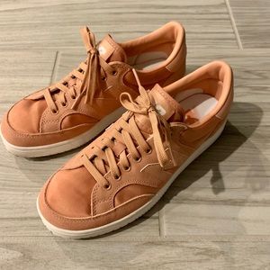 New Balance Sneakers - Like New,Worn Once - Size 9